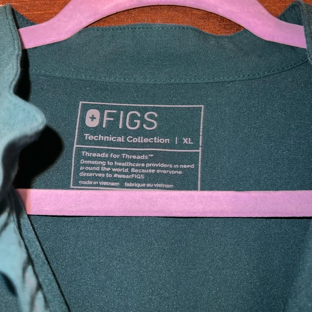 FIGS Rafaela Top - Picture 2 of 3